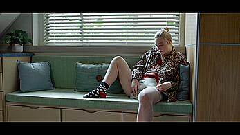 Actress - Elle Fanning: Movie - Margo's Got Money Troubles